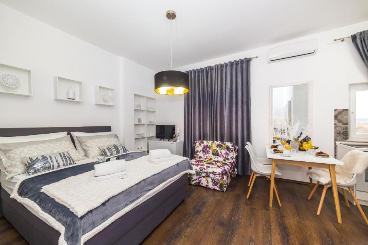 Ipm Apartments Kastela Exterior photo